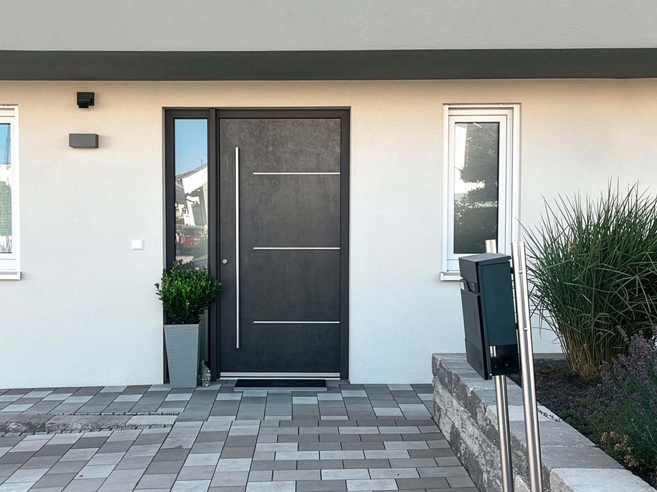 Tür des Monats März: Keramikoberfläche in trendiger Stahloptik